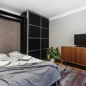 klimatyczny-apartament-dla-dwojga-w-sercu-starowki.hotelswroclaw.com/